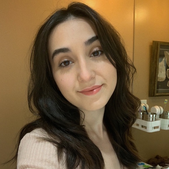 Meet your Posher, Erika - Picture 1 of 1